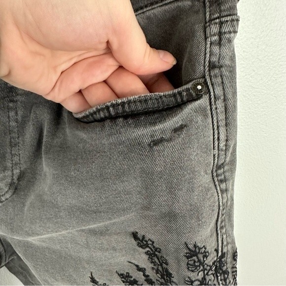 We The Free For Free People Grey Floral Embroidered Girlfriend Jeans Size 28 - Picture 7 of 16